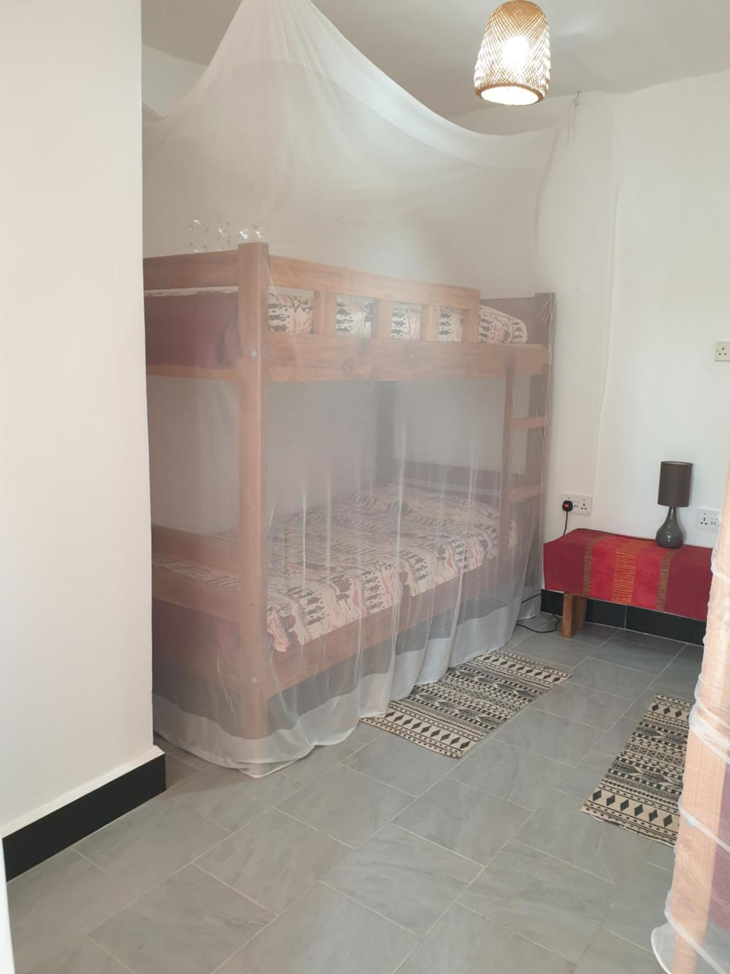 Alison & Dave'S Guesthouse Εντέμπε Εξωτερικό φωτογραφία