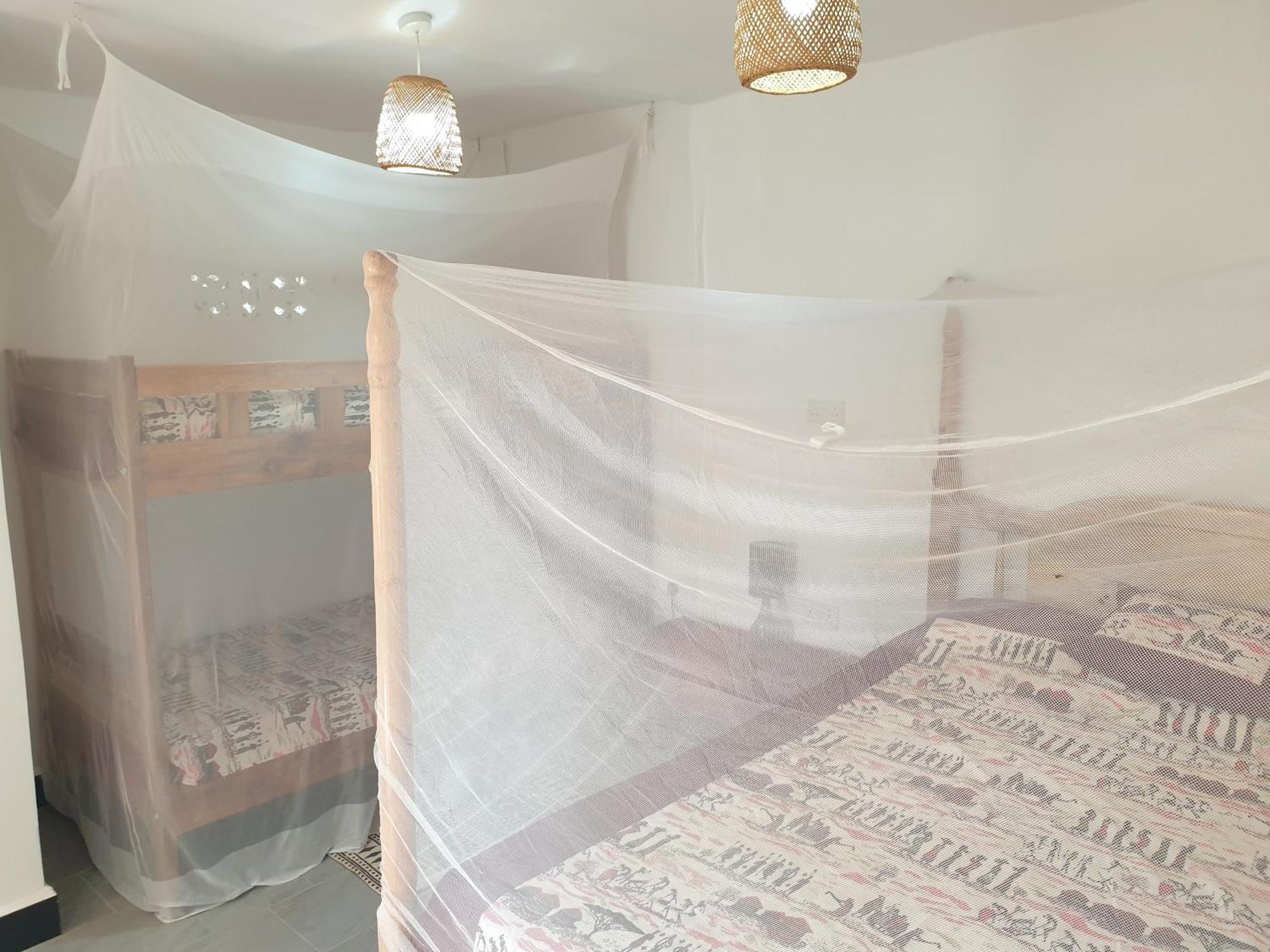 Alison & Dave'S Guesthouse Εντέμπε Εξωτερικό φωτογραφία