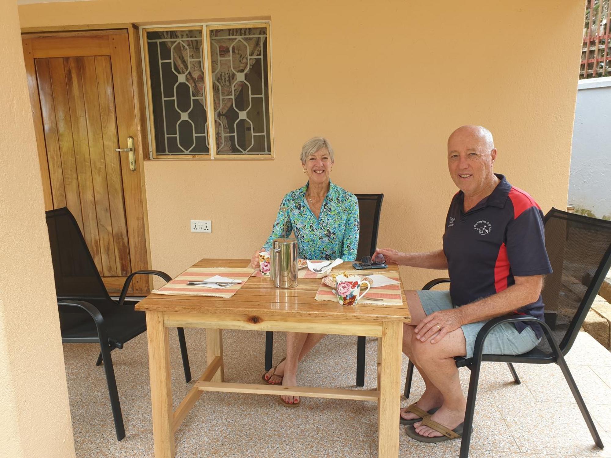 Alison & Dave'S Guesthouse Εντέμπε Εξωτερικό φωτογραφία