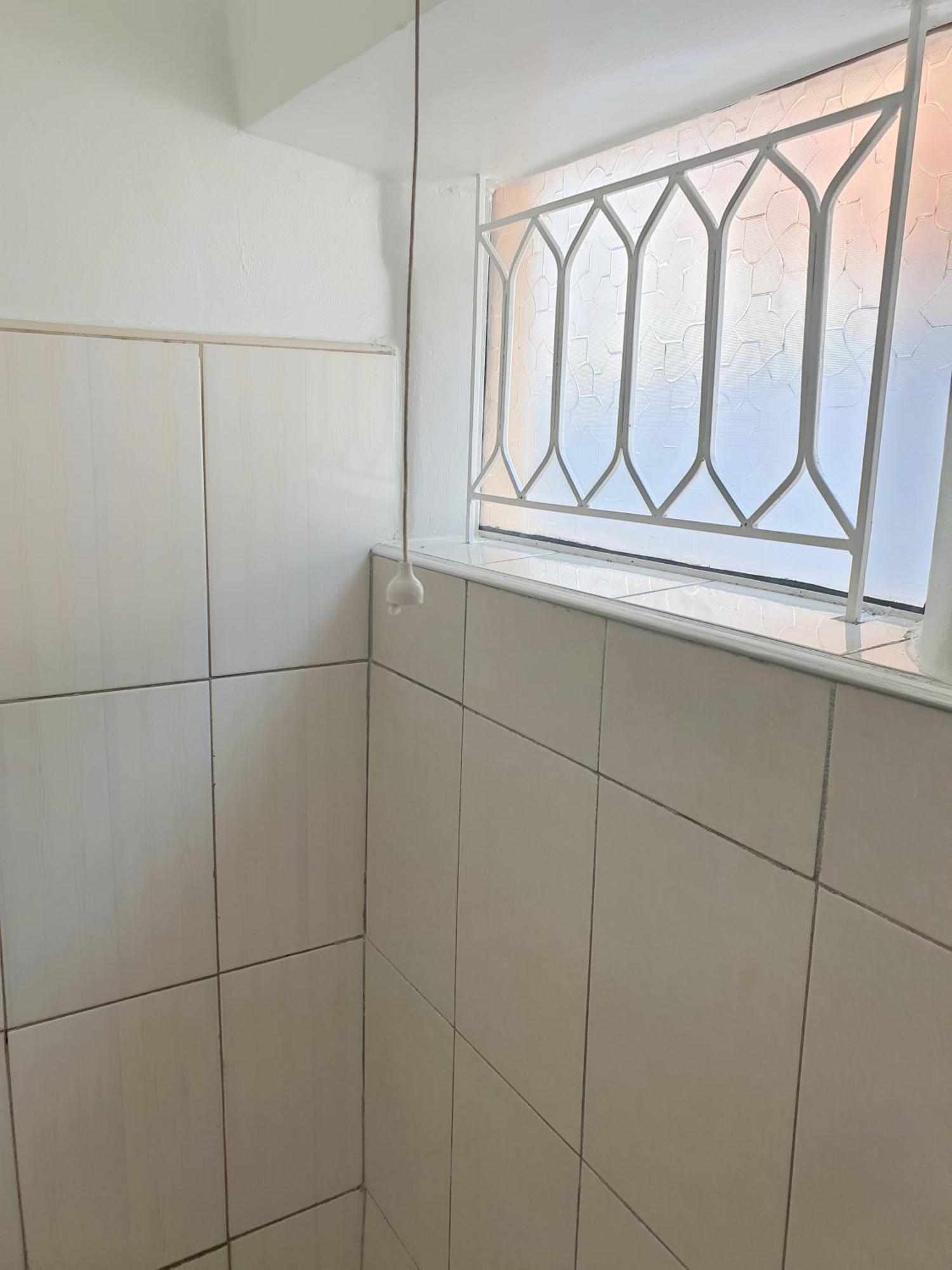 Alison & Dave'S Guesthouse Εντέμπε Εξωτερικό φωτογραφία